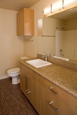 One-bedroom bathroom variant
