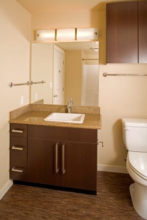 One-bedroom bathroom